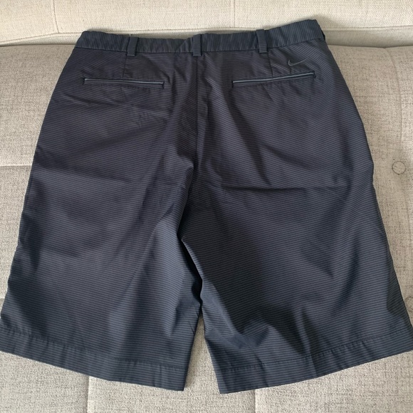 Nike Dri-Fit Golf Shorts 34x11 - Picture 4 of 5